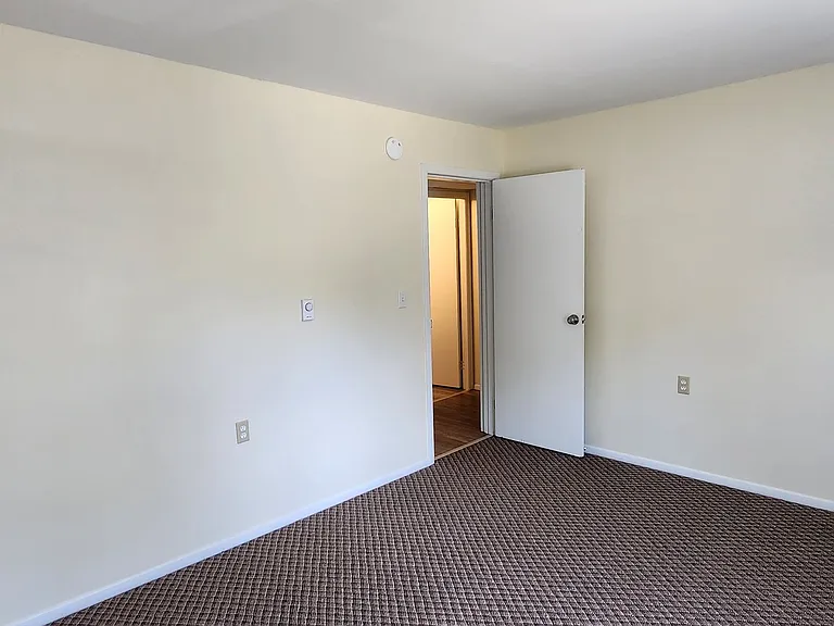 39 Medbury Ave — Photo 31