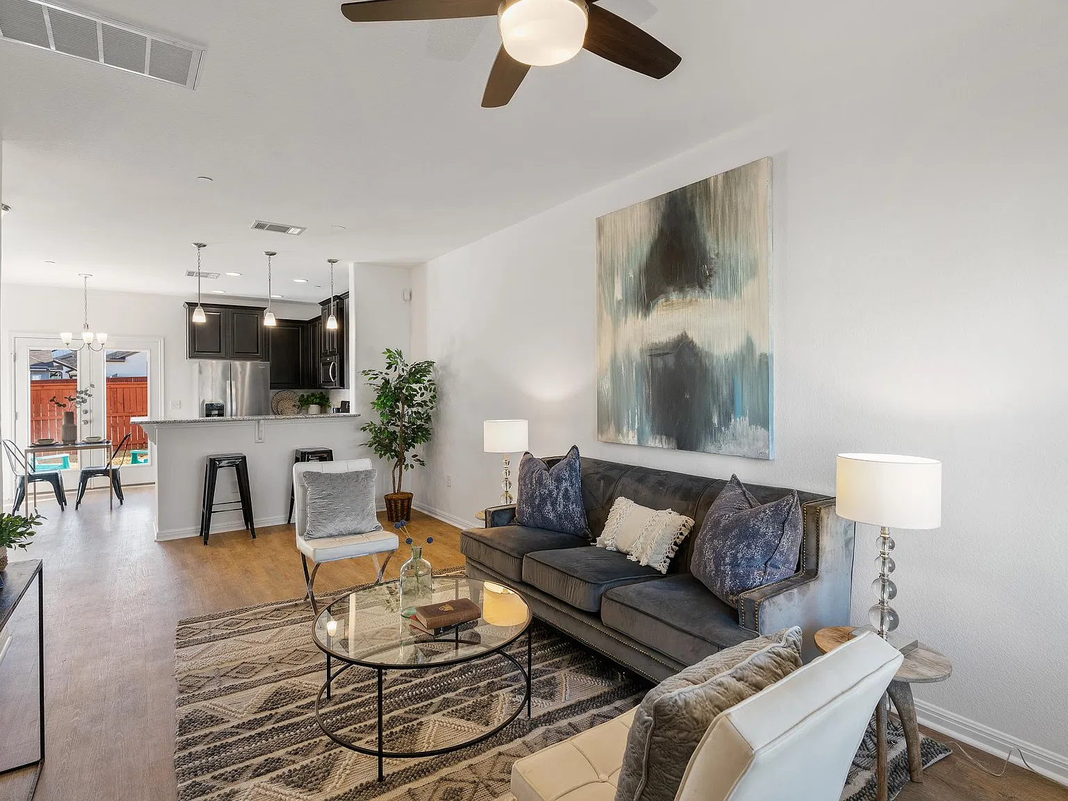 2 bed, 2.5 bath, 1302 sqft, $2,000 — Photo 3
