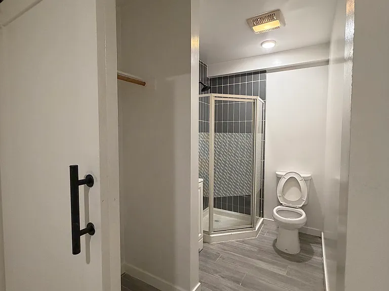 14243 Victory Blvd #5 — Photo 5