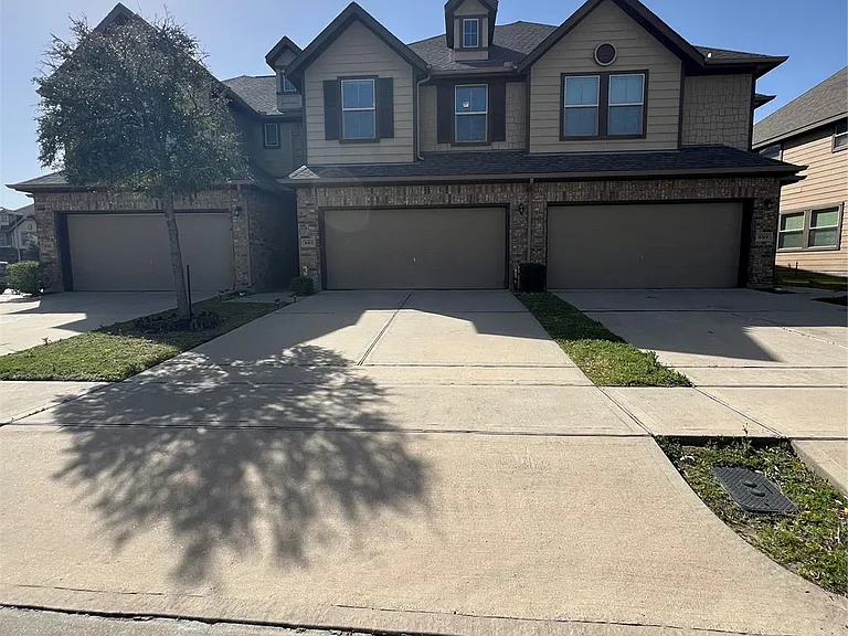 8315 Columbia Forest Dr — Photo 3
