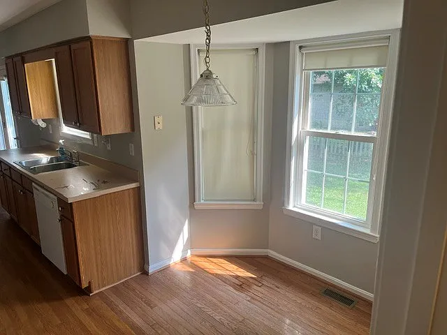 121 Amherst Ln — Photo 6