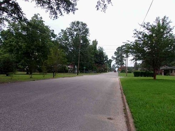 Exterior Neighborhood (street photo)
