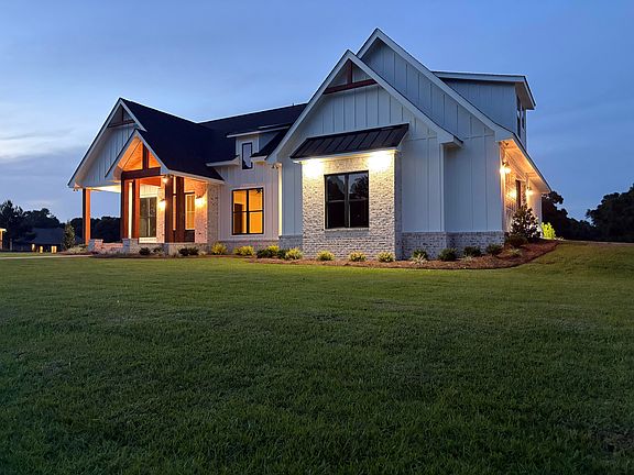5th image of 19 Wandering Oaks Ln