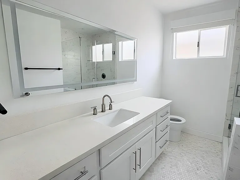 605 San Vicente #202 — Photo 25