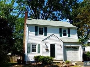27 Pleasant Ave, Tenafly, NJ 07670
