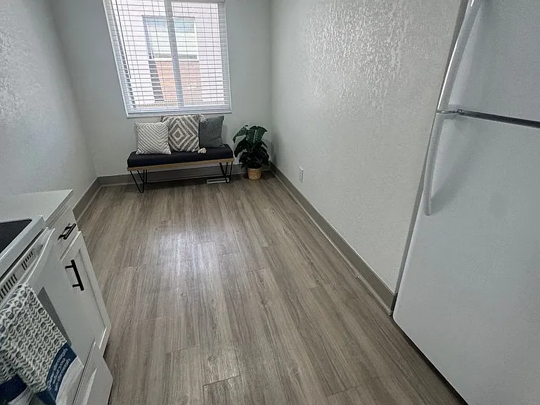 The Katmai Apartments — Photo 28