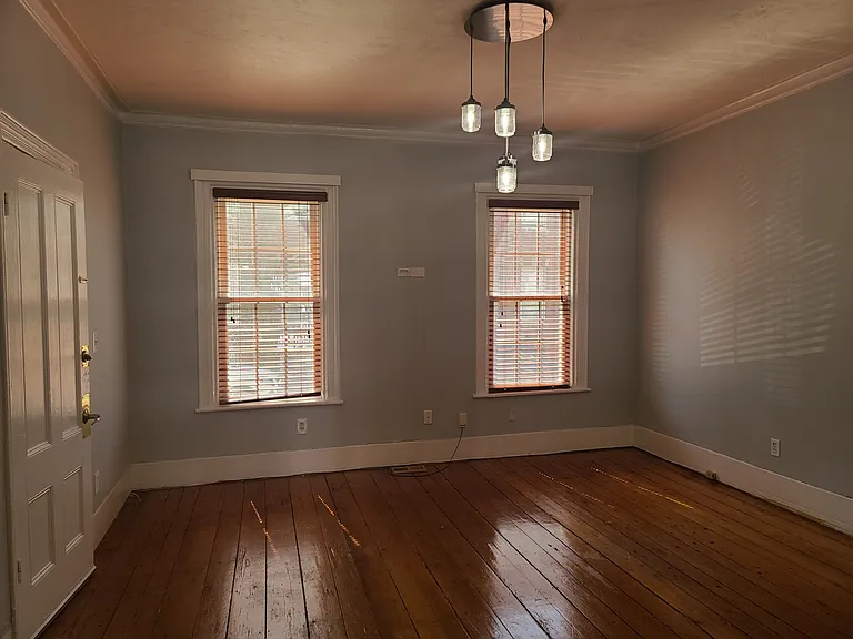216 W 9th St #1 — Photo 10