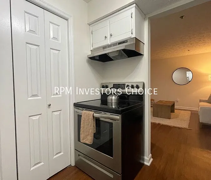 1808 State St #211 — Photo 6