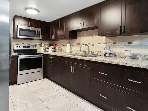 1850 W 56th St APT 2207, Hialeah, FL 33012