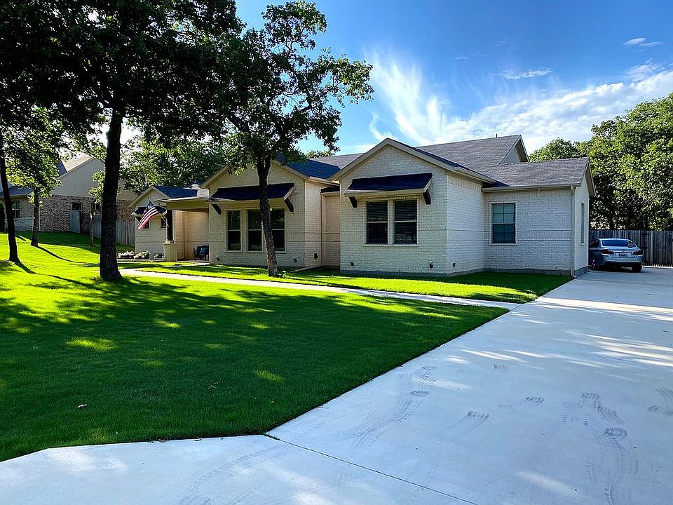 1st image of 111 Deep Wood Ln