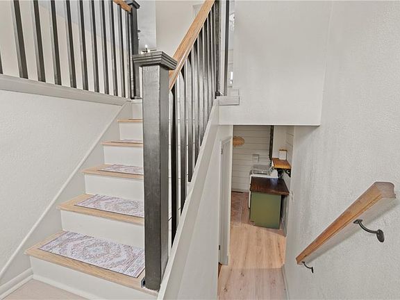 5th image of 832 Stratford Hall Drive