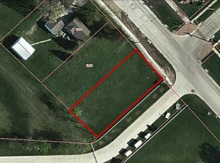 1200 N Center Point Rd, Hiawatha, IA 52233