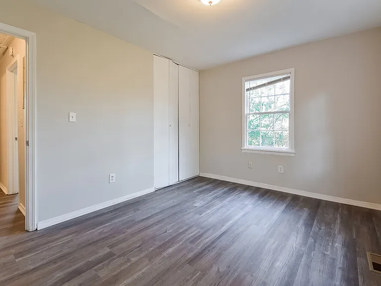 842 Bonneville Ter NW — Photo 11