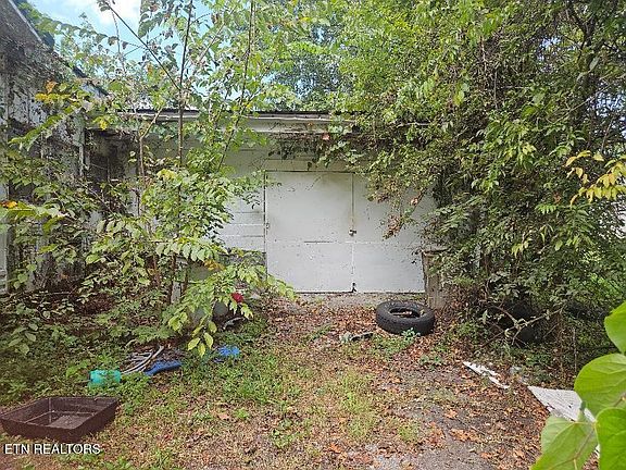 4th image of 3561 Grade Rd