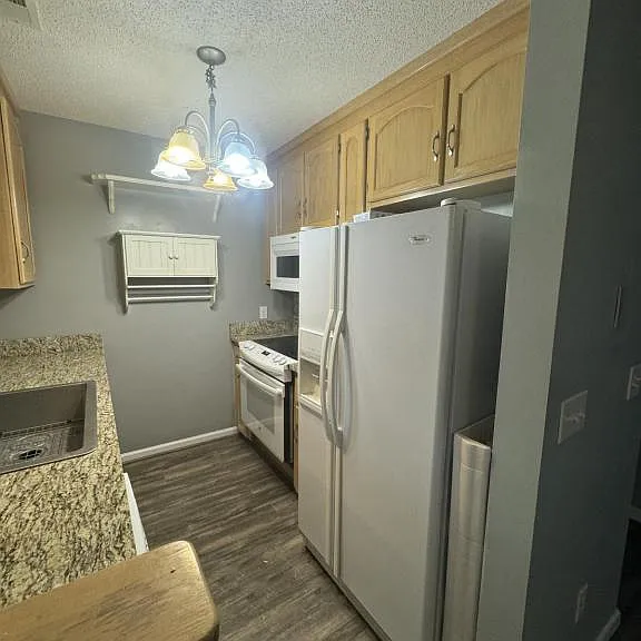 114 Palm Dr — Photo 6