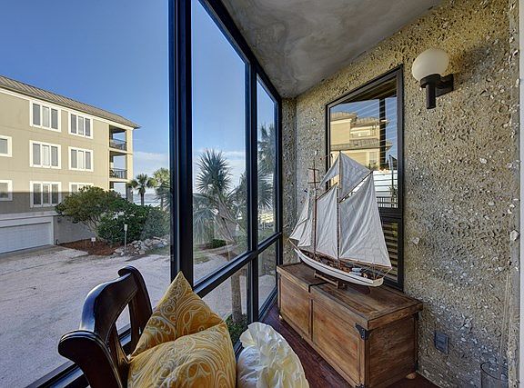 5th image of 940 Beachview Dr APT 3