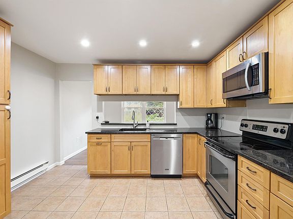 5th image of 410 Sierra Vista Ln