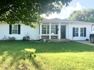 1101 NW 7th St, Lindsay, OK 73052