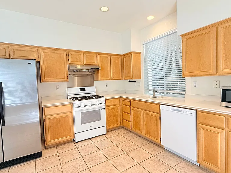 1023 Vista Pointe Cir — Photo 15