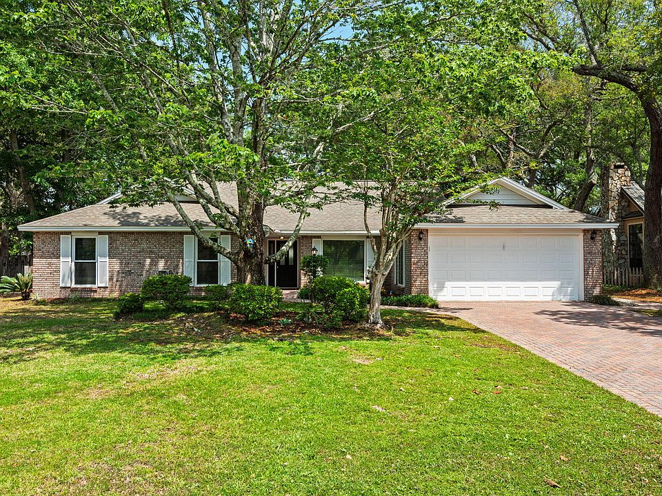 1st image of 252 Dominica Cir W