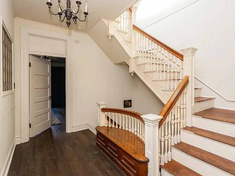 230 N Newstead Ave — Photo 13