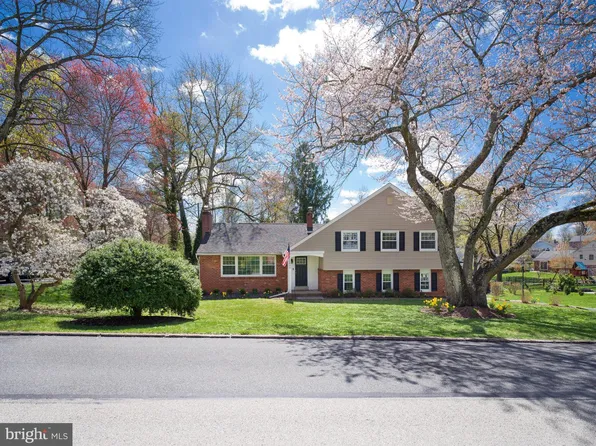 93 Hillside Rd, Wayne, PA 19087