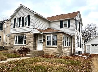 412 E Wall St, Morrison, IL 61270