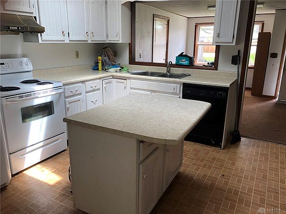 5th image of 605 E Water St