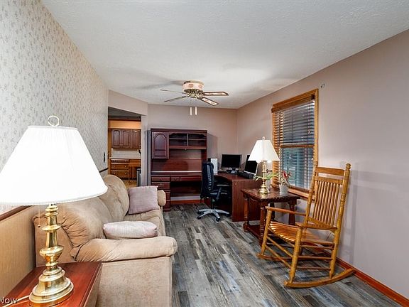 5th image of 576 Maplewood Ave