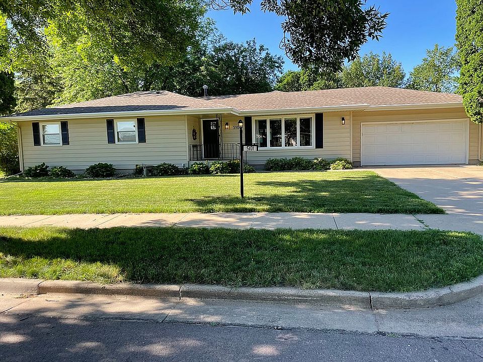 Corner lot in secluded area