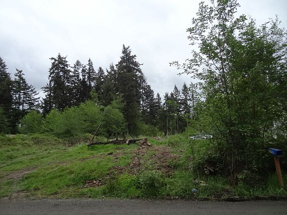 5th image of 8919 41st Ave E