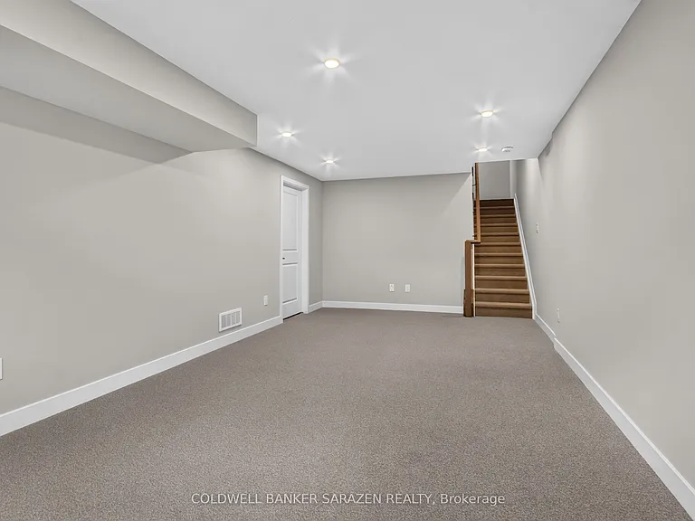 330 Whitham Cres — Photo 36