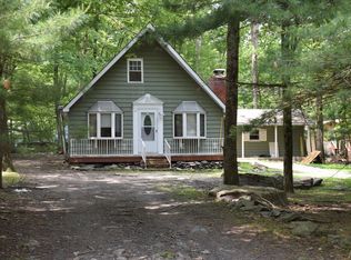 111 Lakeview Dr, Dingmans Ferry, PA 18328