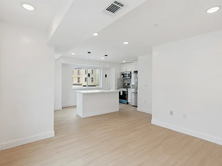 2118 W Oxford St #1 — Photo 2