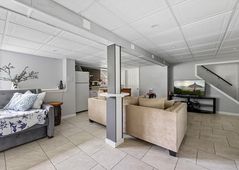 16 Highland Rd, Lakeville, MA 02347 Zillow