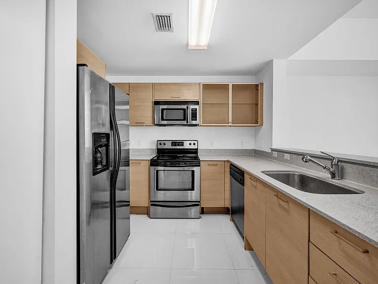 350 NE 24th St #509 — Photo 2