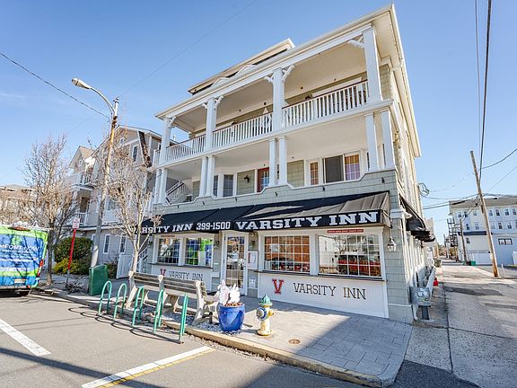 2nd image of 605 E 8th St APT A