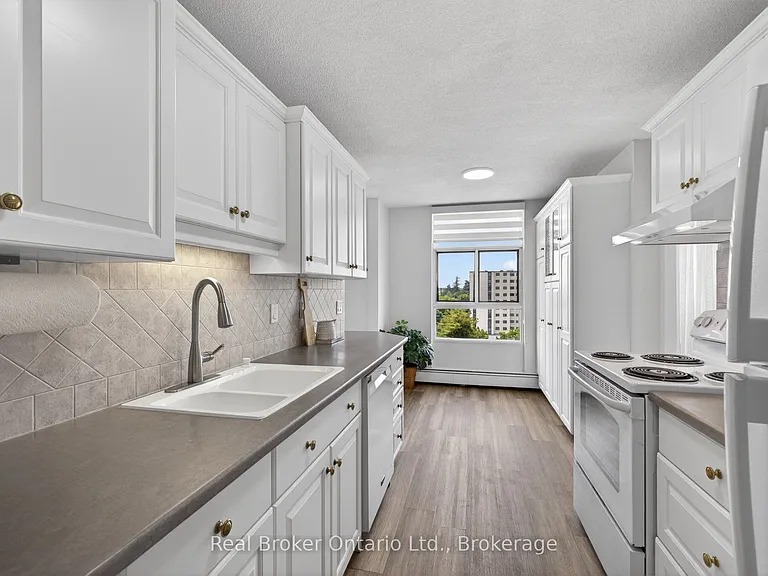 23 Woodlawn Rd E #811 — Photo 19