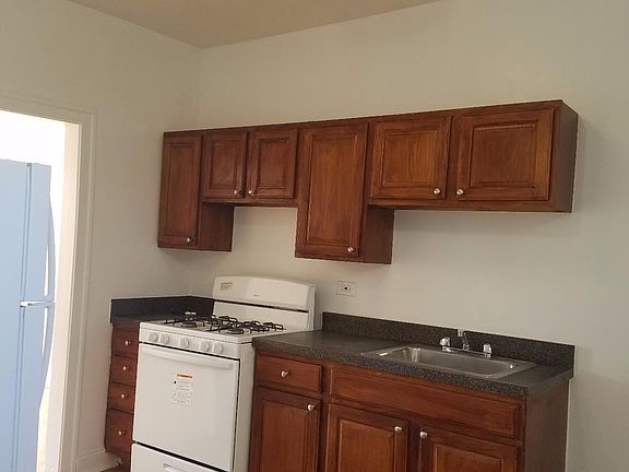3rd image of 3600 N Claremont Ave APT 3A