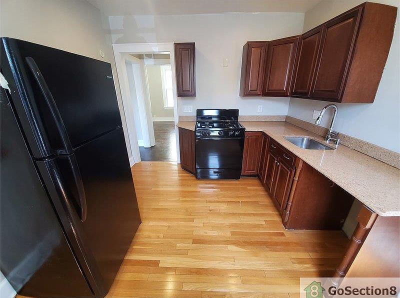 1st image of 518 S Clinton St #1