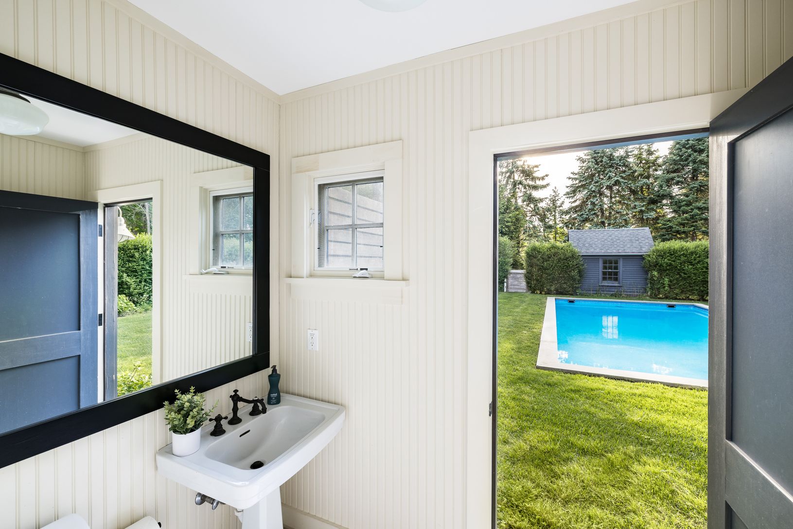  Pool house powder room