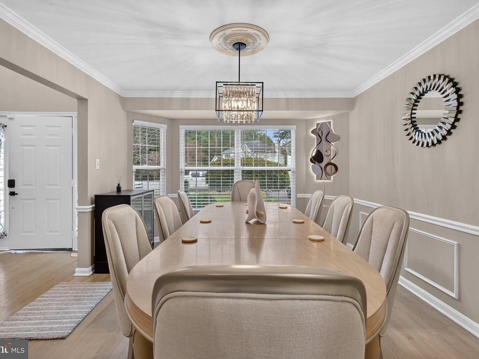 5 bed, 3.5 bath, 3972 sqft, $3,900 — Photo 3