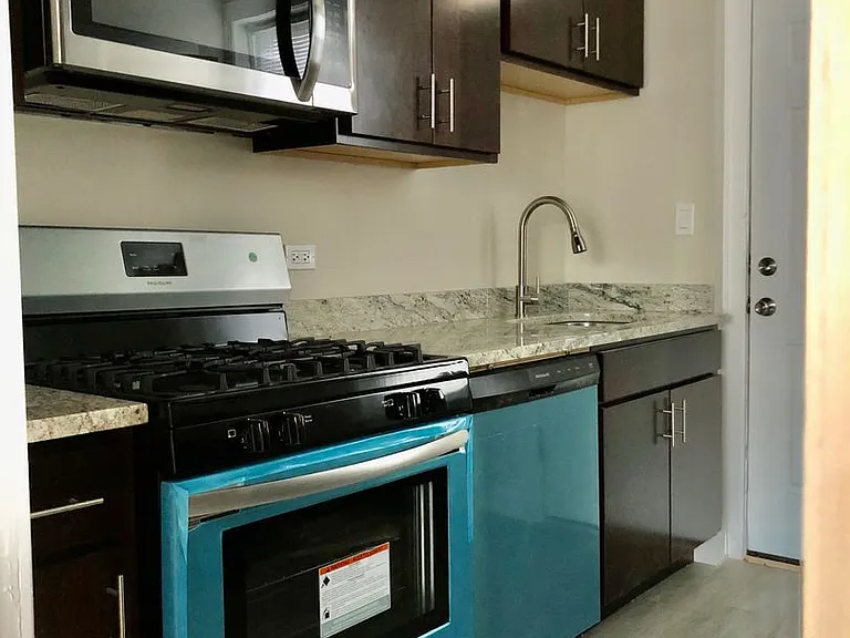 2933-35 N Hamlin Ave #2902-10 — Photo 1