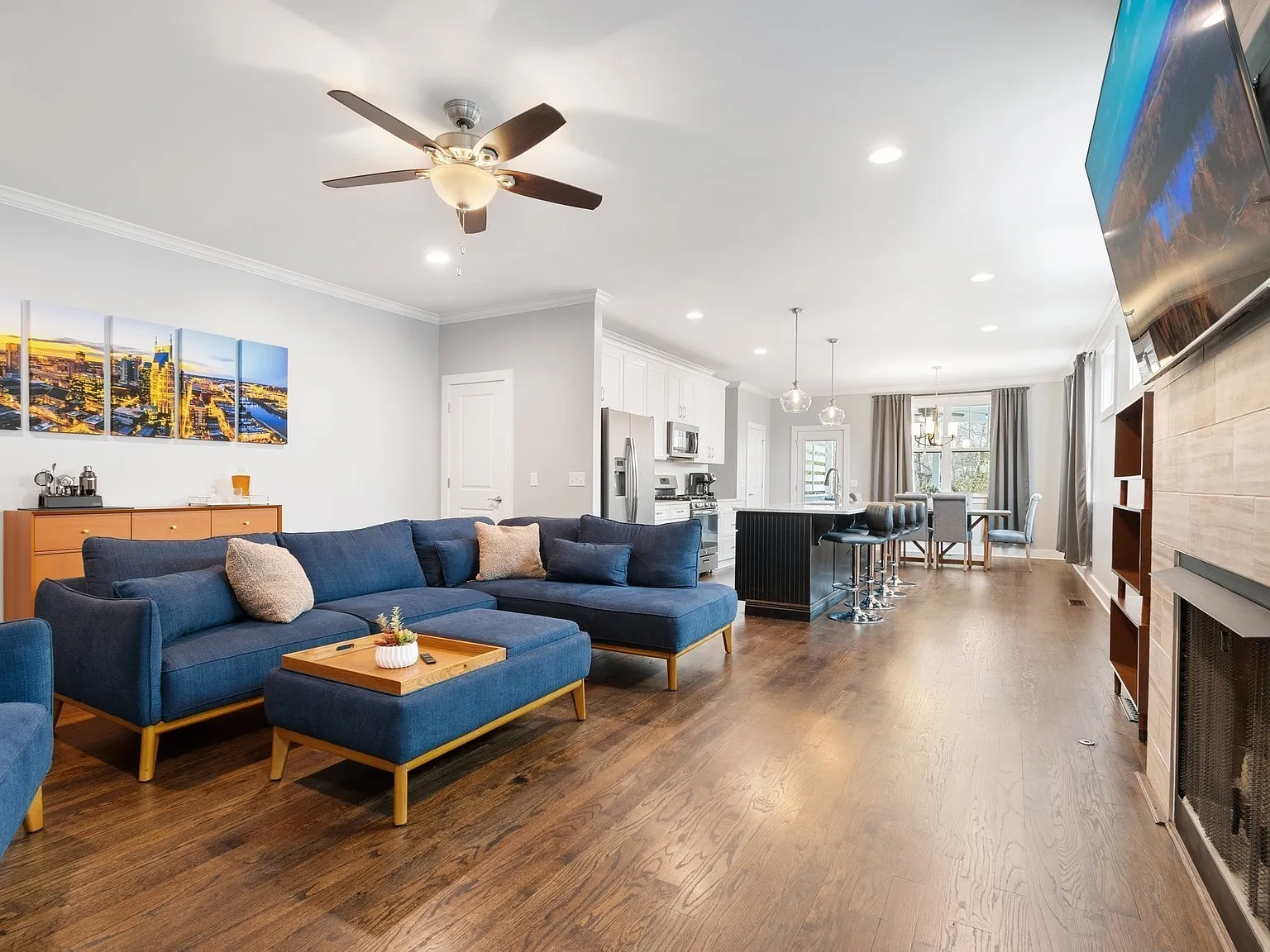 3 bed, 2.5 bath, 2317 sqft, $4,600 — Photo 4