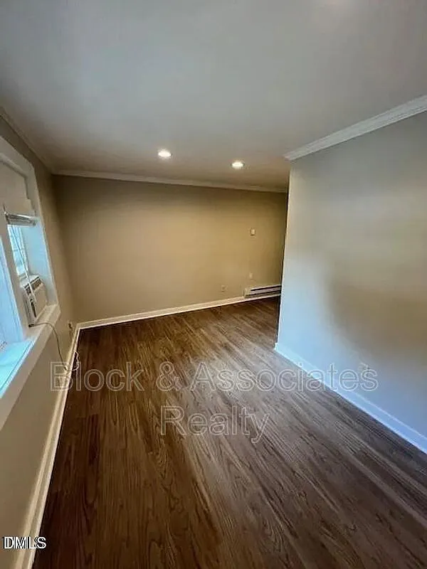 1 bed, 1.0 bath, 465 sqft, $1,095 — Photo 4