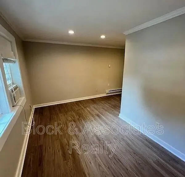 909 E Davie St #10 — Photo 4