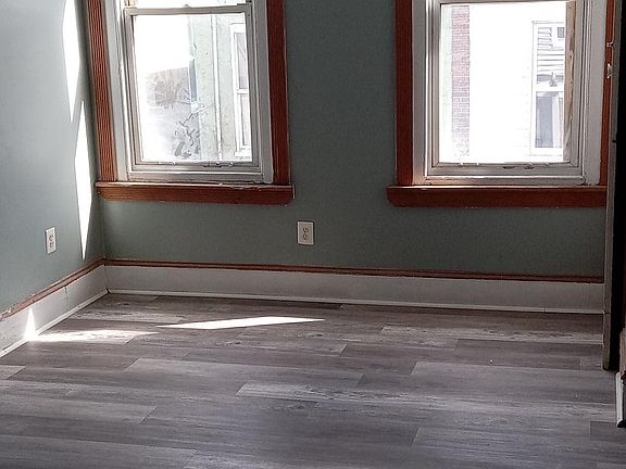 4th image of 1540 W Glenwood Ave Floor 2