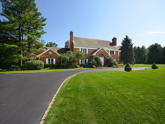 2nd image of 10 High Meadow Ct