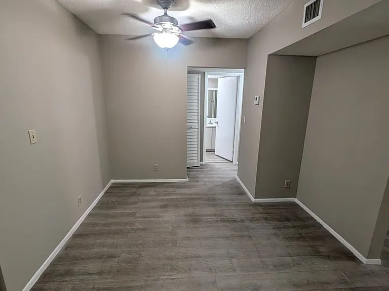 490 NW 20th St #211 — Photo 10