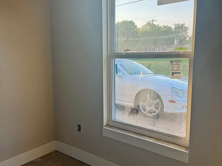 2420 Muzzy St — Photo 18